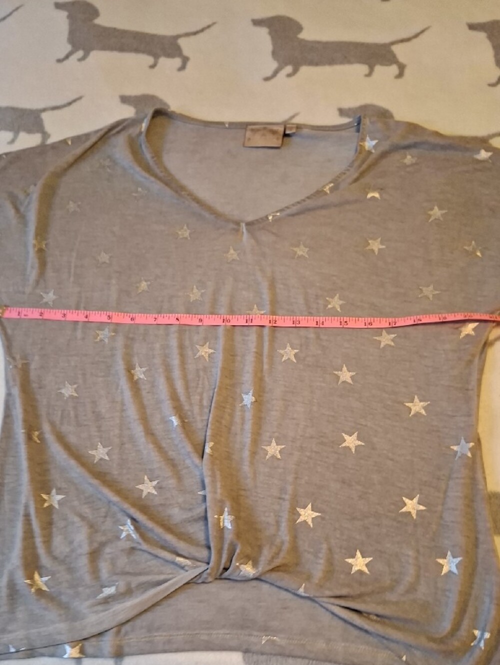 Womens  Metallic Star V-Neck Twist Hem Top - Gray